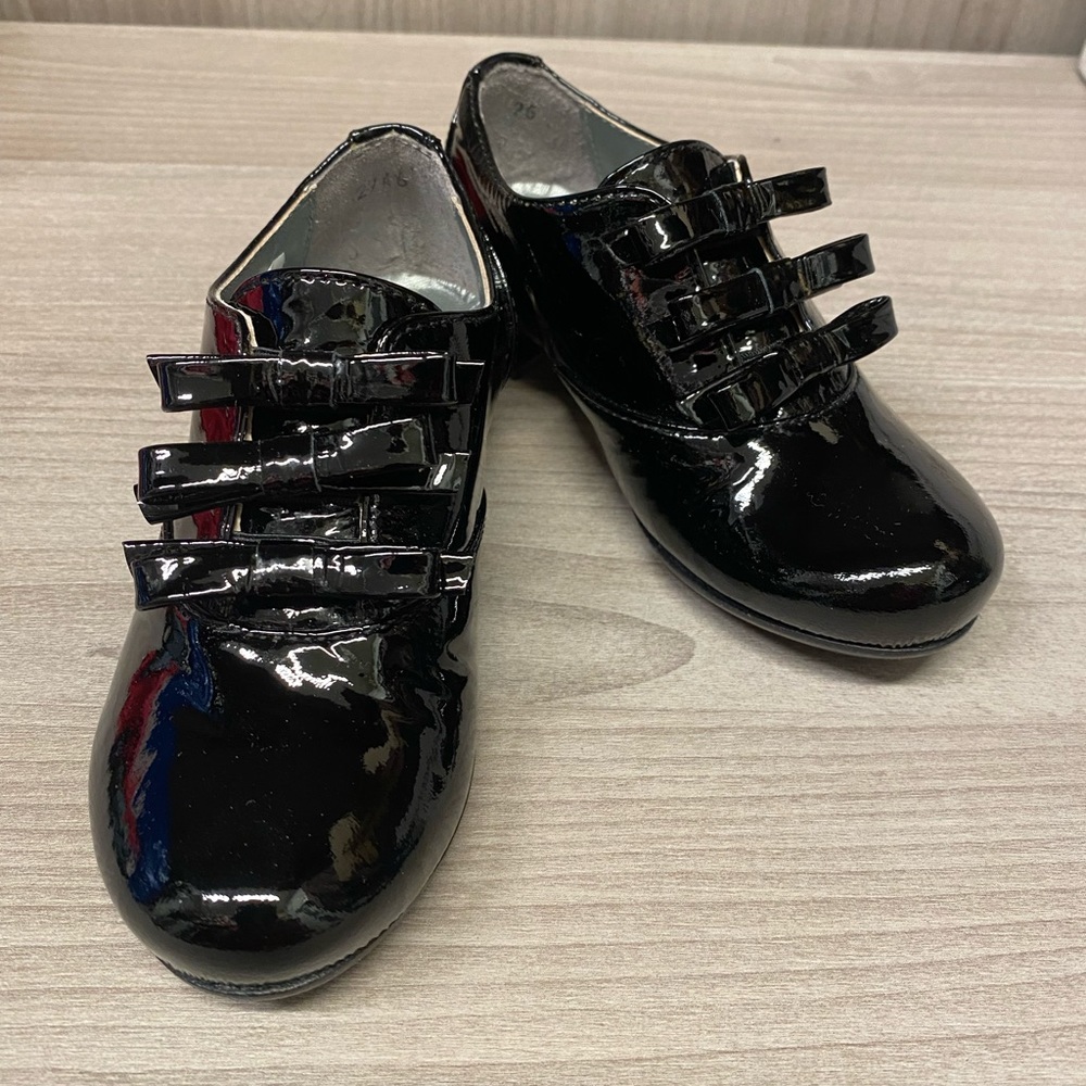 Galucci BLack Patent Leather Shoes with Bows Size 8.5 ( 25 EU).